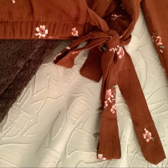 Surplice Wrap Bell Sleeve Crop Top - Picture 8 of 10